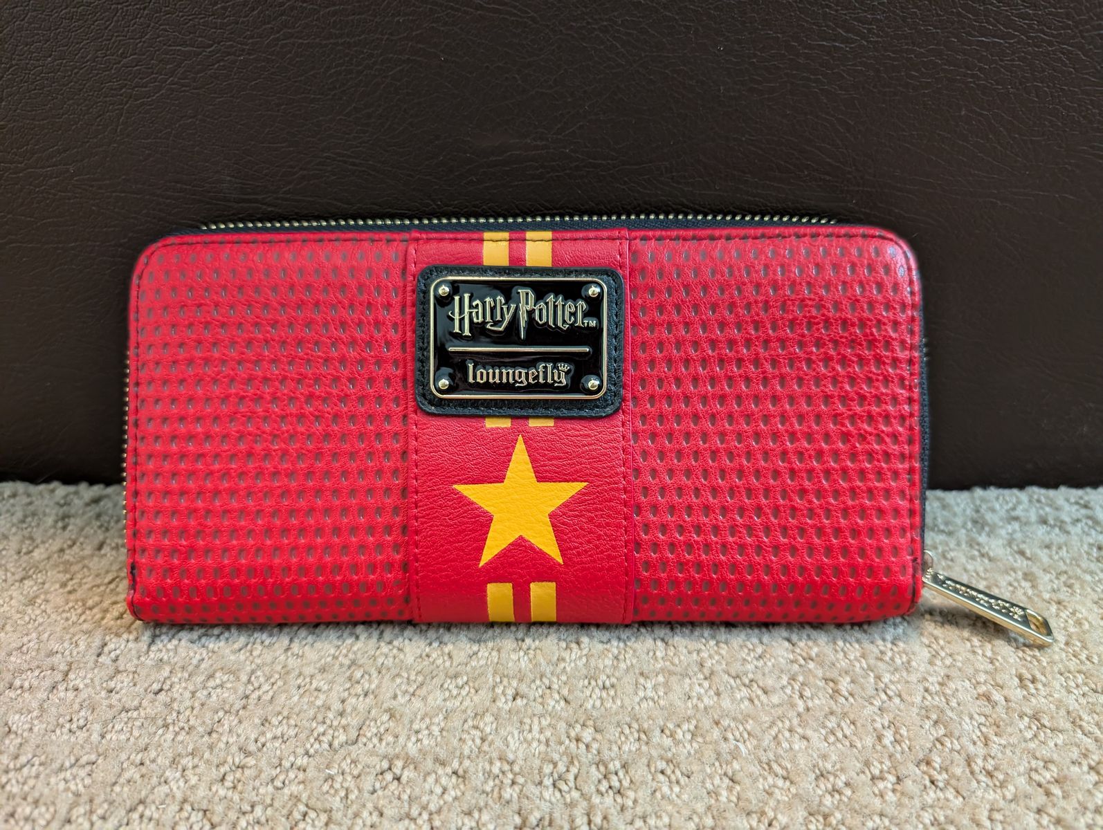 Harry Potter Loungefly Zip Around Wallet Hogwarts Crest Red Black