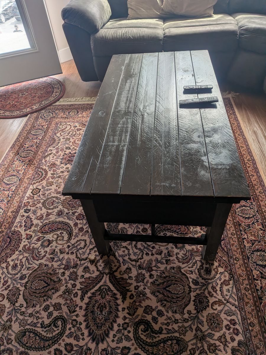 Coffee Table w/drawers