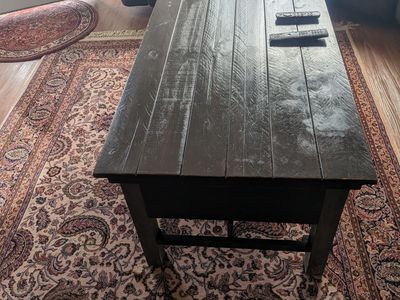 Coffee Table w/drawers