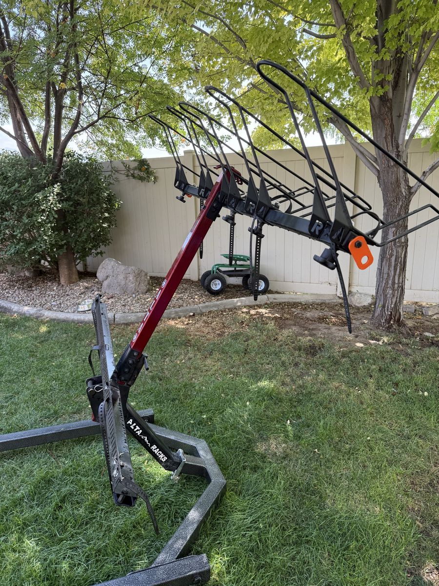 Alta hitch rack
