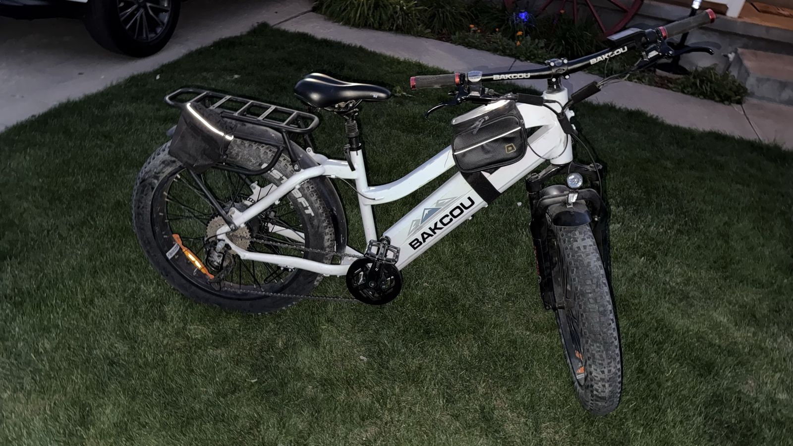 BAKCOU Mule Fat-Tire Electric Hunting Bike - White, Good Condition, Ready for Adventure