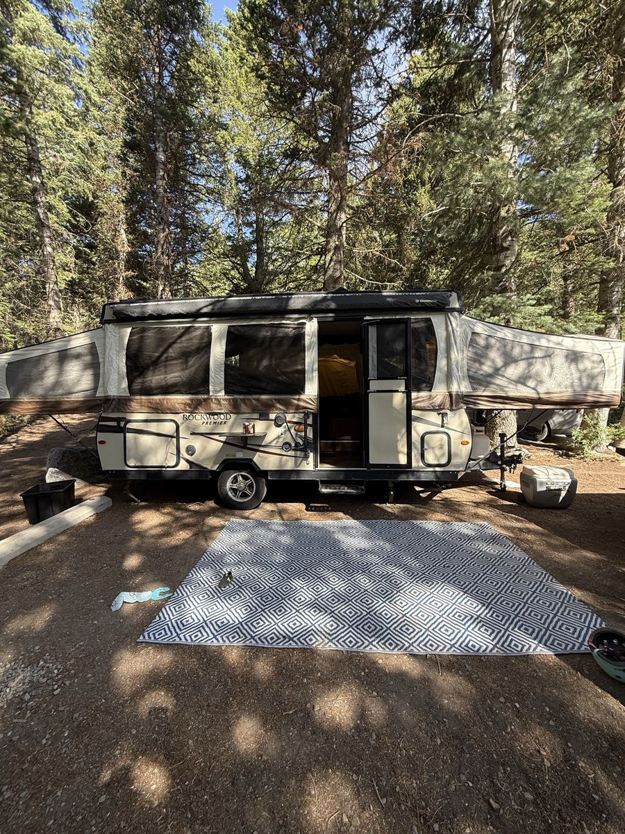 2018 Rockwood Premier 2716G Pop-Up Camper – $15,000