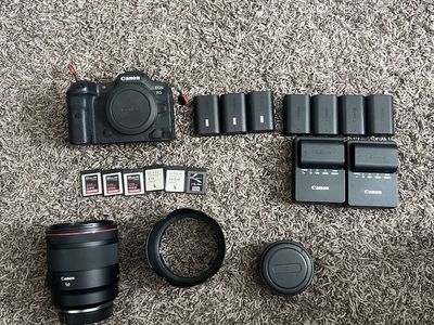 Canon R5 and 50mm f/1.2 Kit w/Cards and Batteries