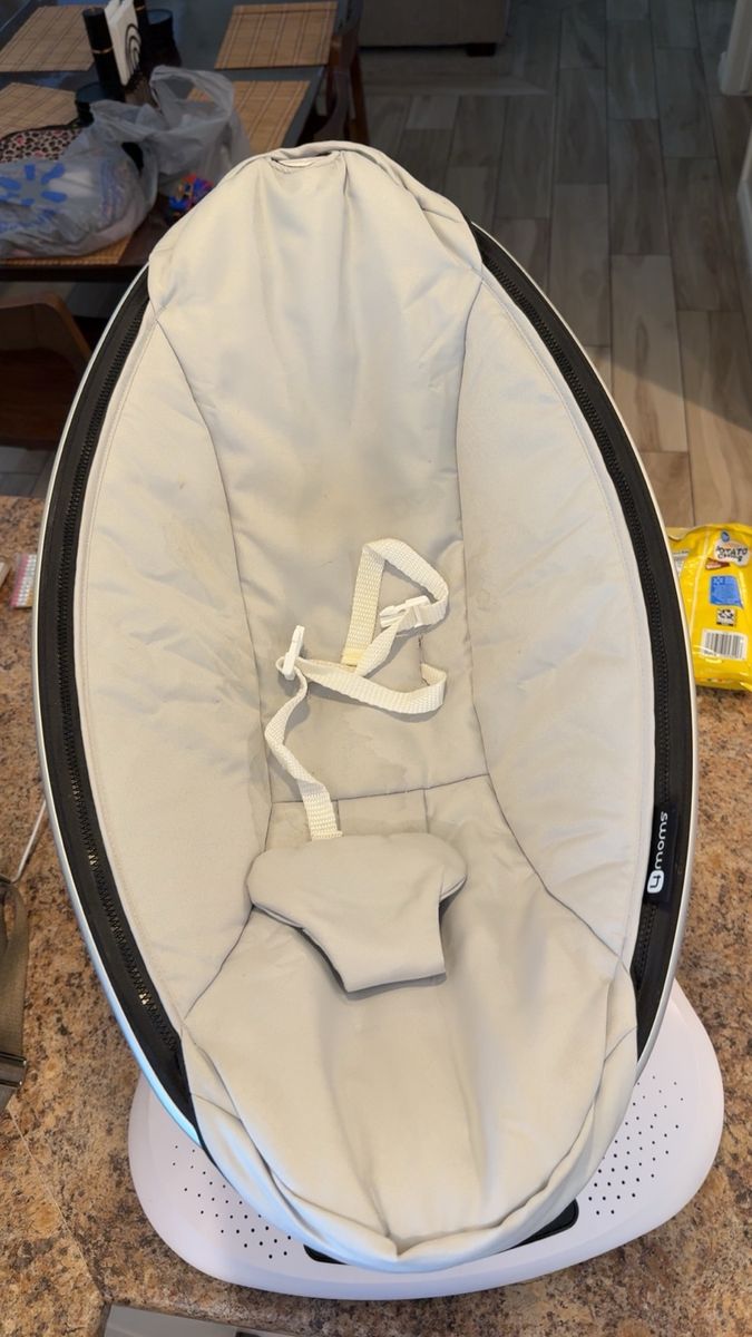 4moms mamaRoo 4.0 Grey Classic Baby Bouncer Infant Multi-Motion Swing