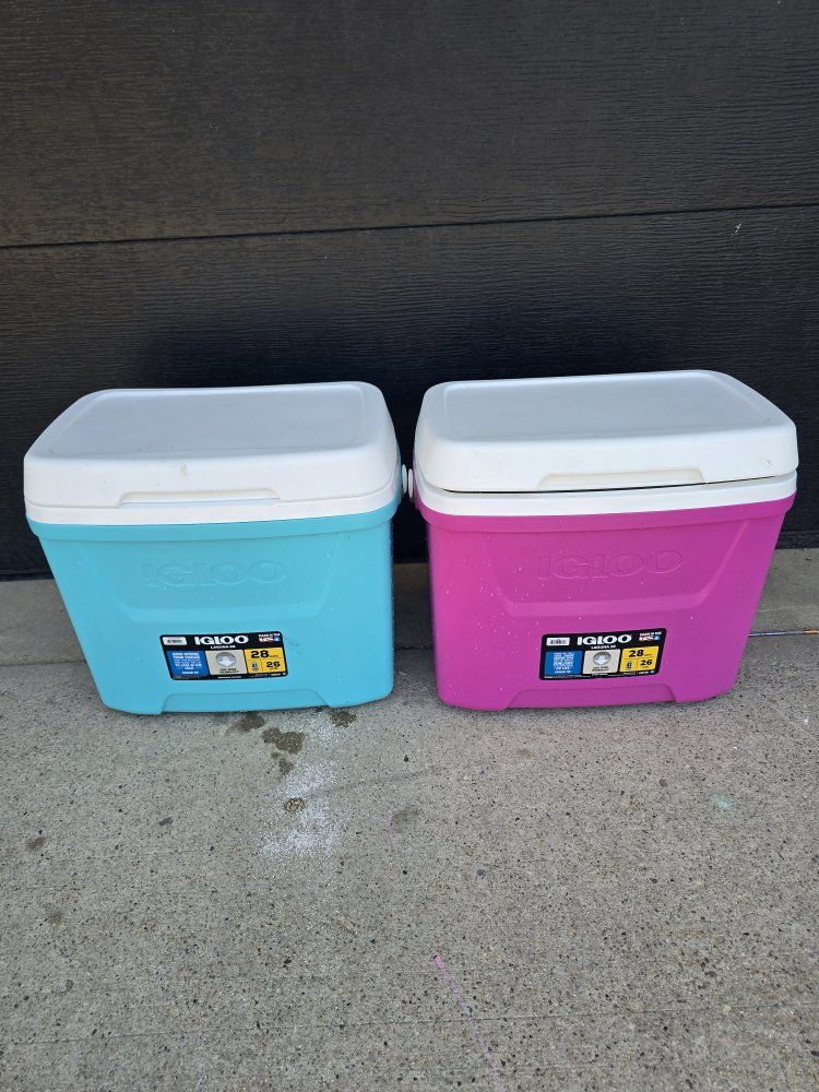 2x Igloo Laguna 28-Quart Coolers – Pink & Aquamarine