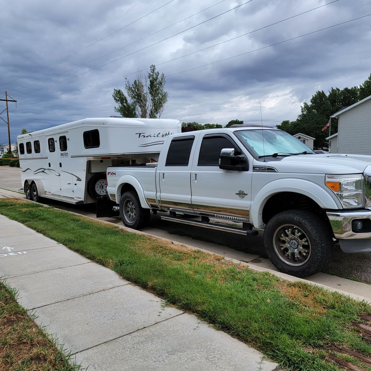 2016 Trails West 3 horse gooseneck weekender