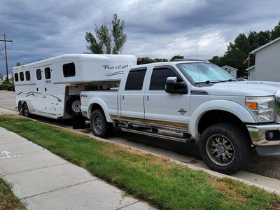2016 Trails West 3 horse gooseneck weekender