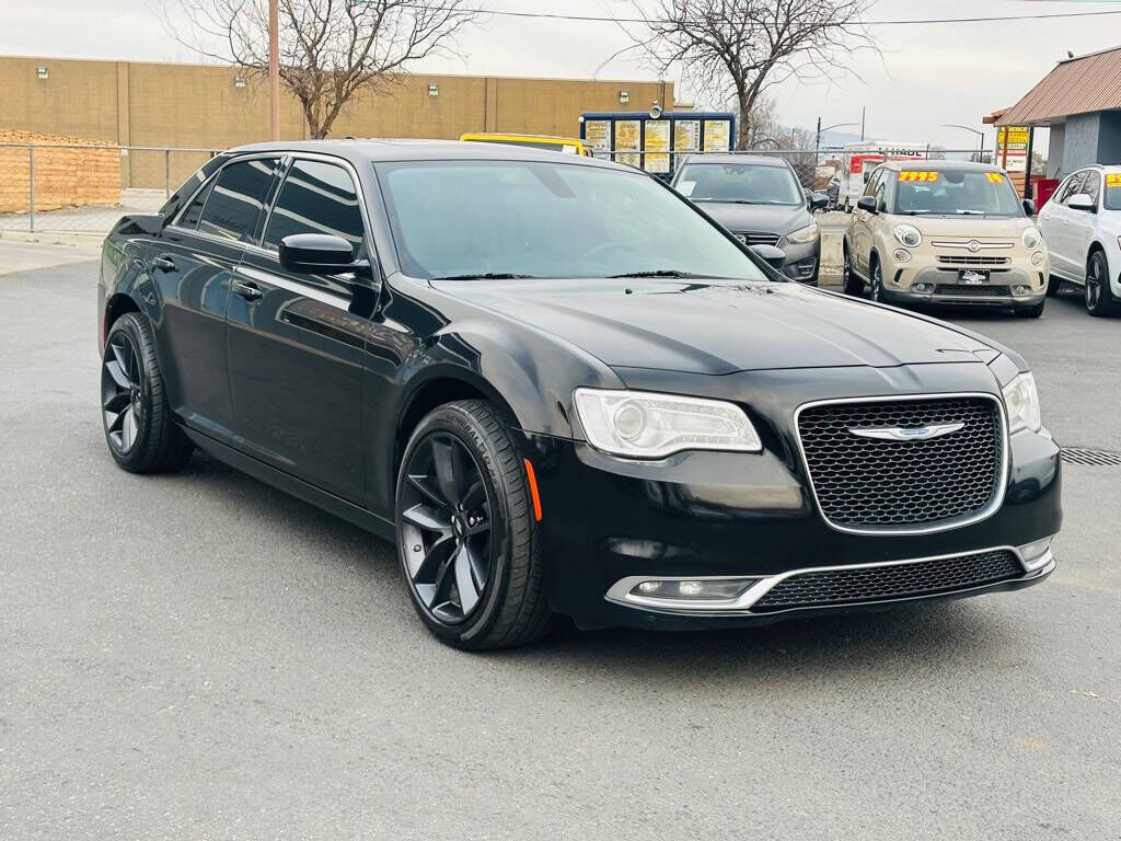 2017 CHRYSLER 300 Limited