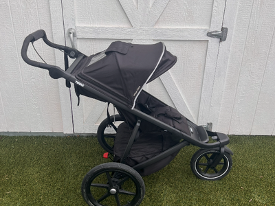 THULE URBAN GLIDE JOGGING STROLLER WITH BASSINET CONVERSION