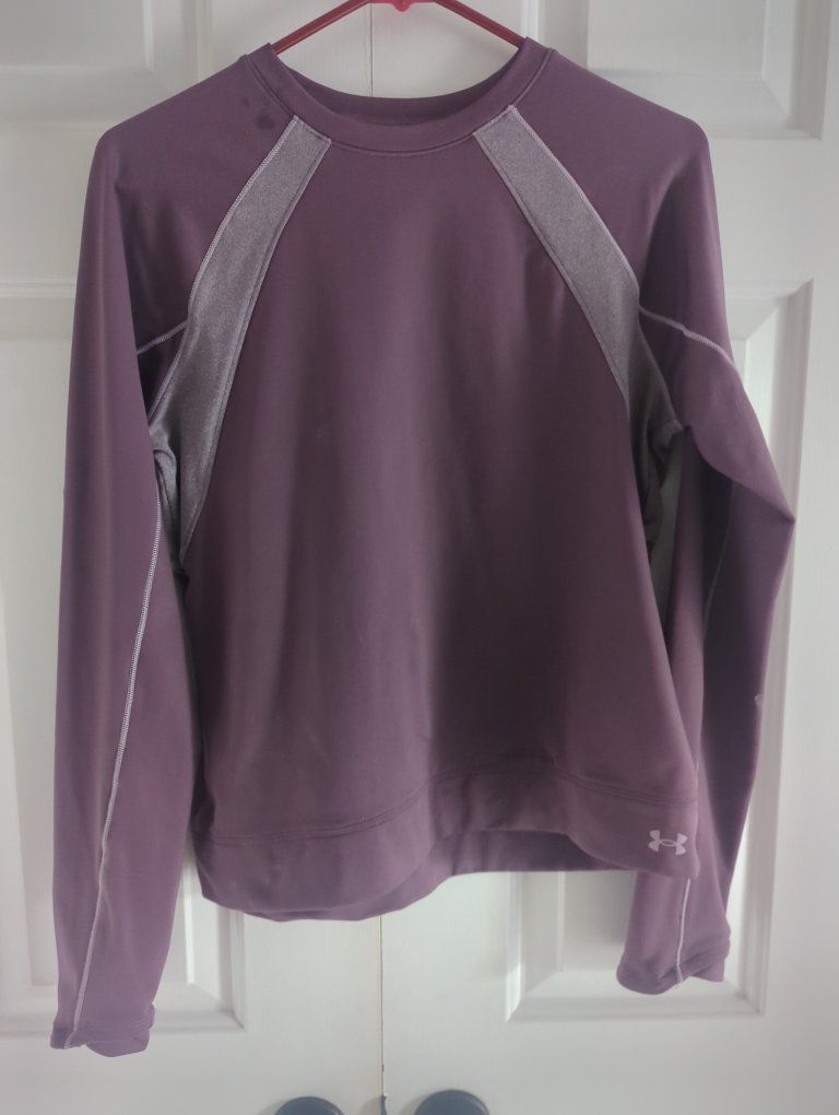 Under Armour Women's Pullover Training Sweatshirt Size Small Purple Gray