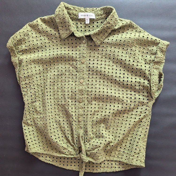 Stem & Vine Women's Olive Green Eyelet Button-Down Front-Tie Top - Size XL
