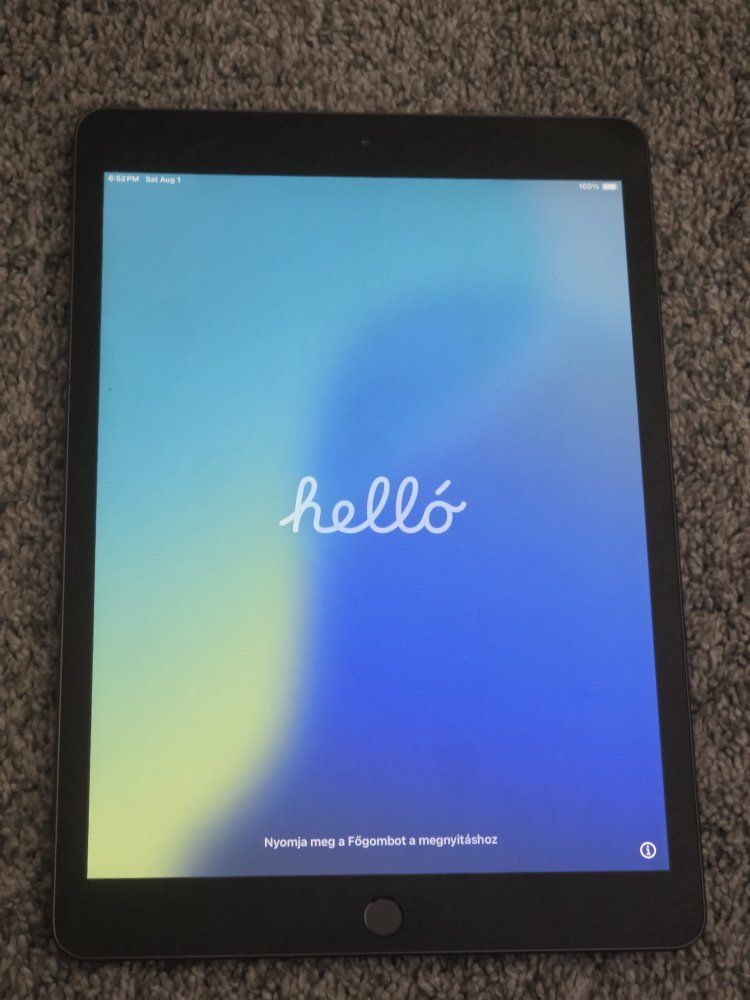 Apple iPad 7th Gen 32 GB Tablet with Black Bezel - Battery is at about 95%