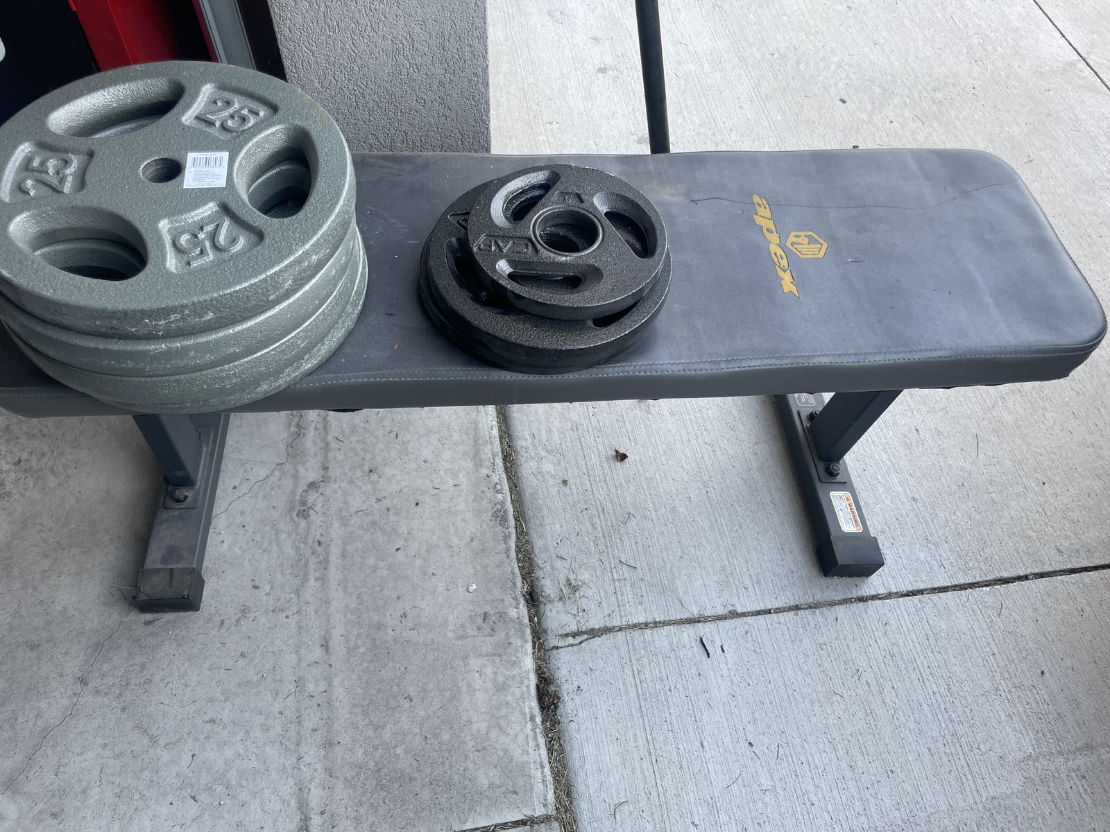 Workout bench, bar and weights