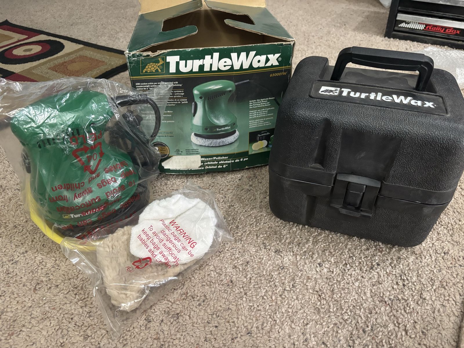 Turtle Wax 65000TW 6" Orbital Waxer/Polisher Kit with Case & Bonnets
