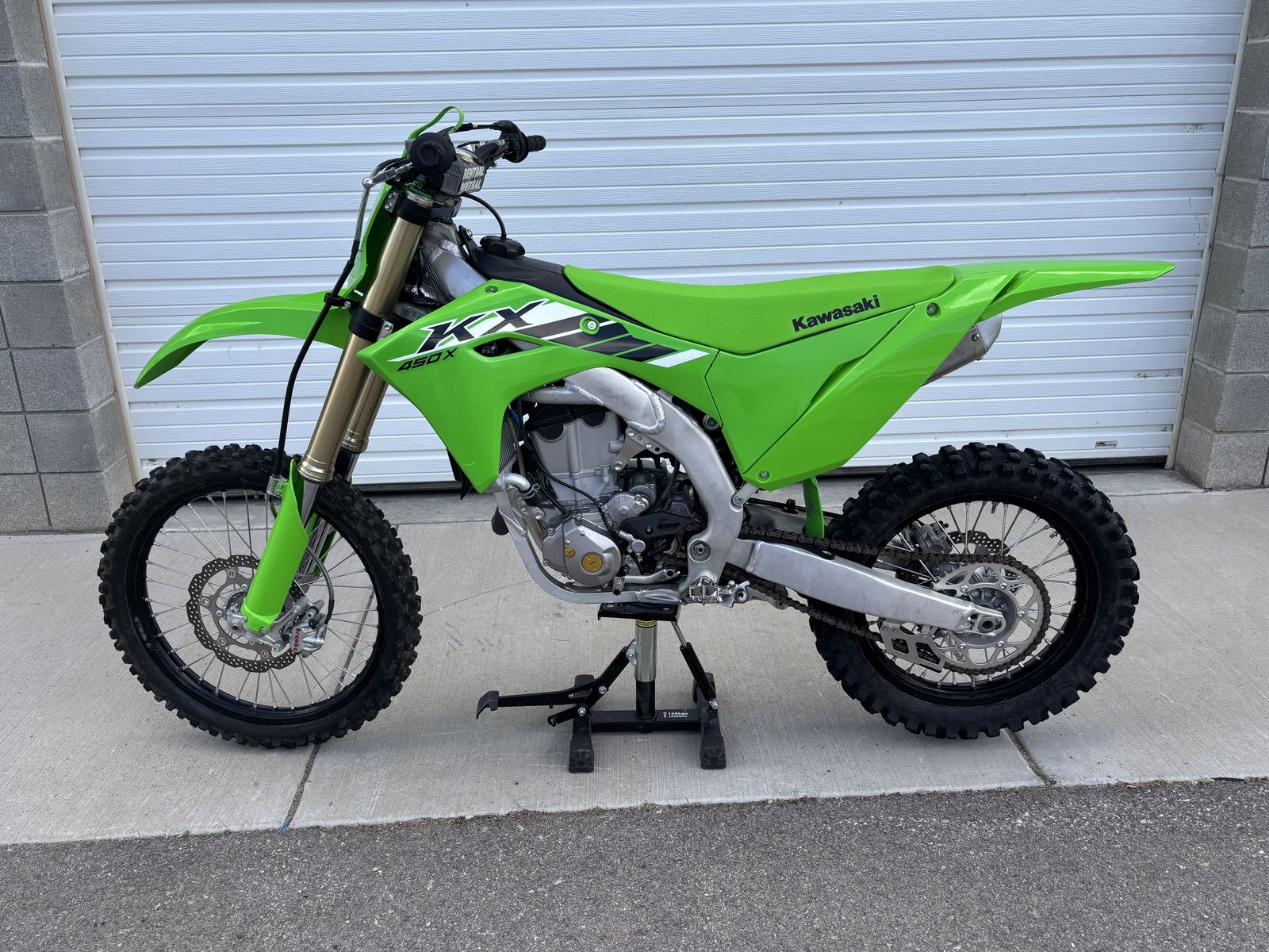 2025 Kawasaki Kx450x with only 29 hours on it! Still like new.