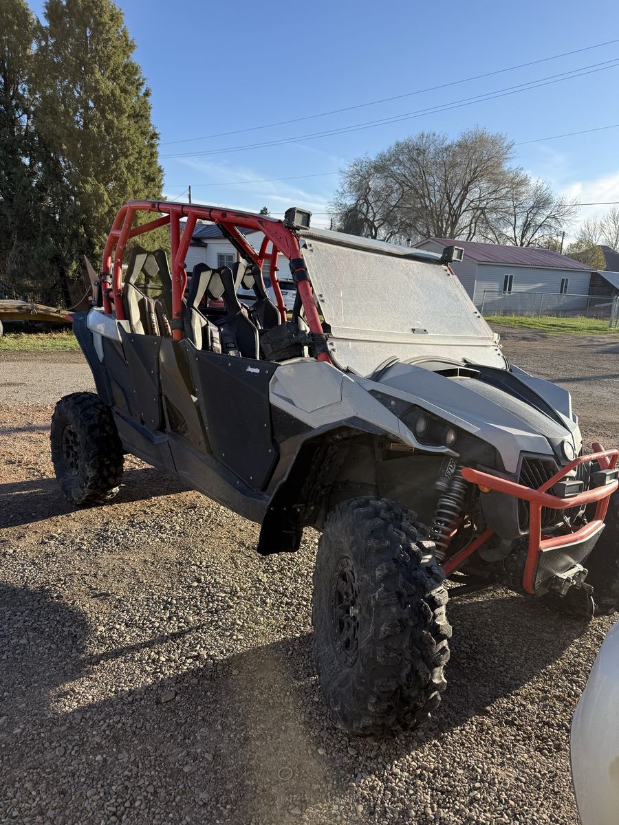 2017 Can-Am Maverick MAX 1000R DPS