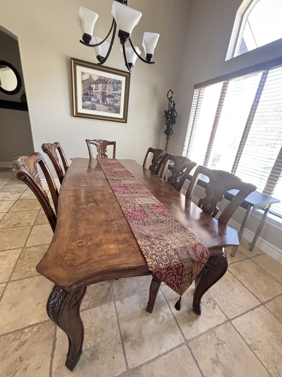 Long Dinning Room Table And 6 Wodden Chairs