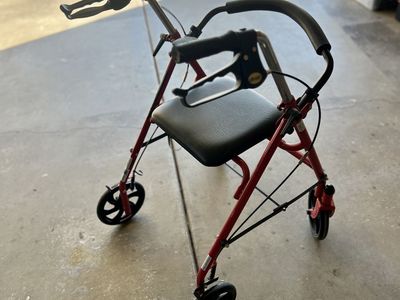 Drive Medical 10257RD-1 Rollator Walker