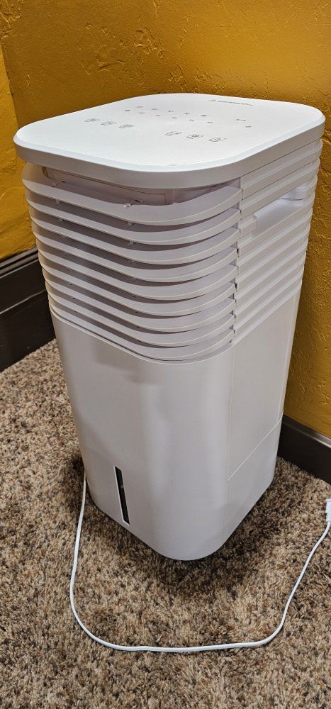 Small portable, windowless room swamp cooler
