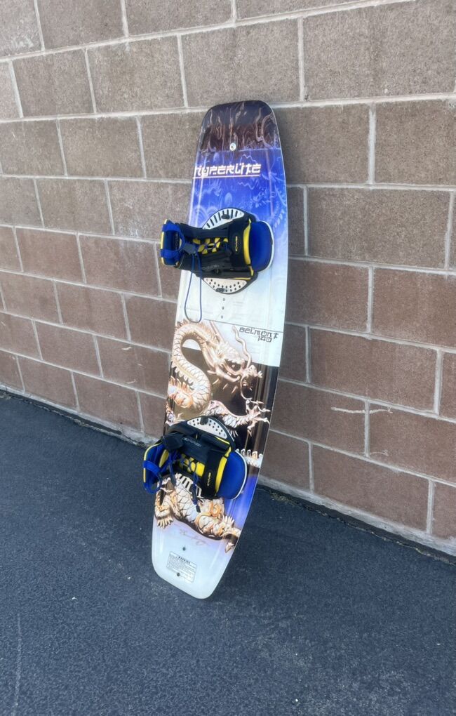 Hyperlite Belmont 140 Wakeboard With Bindings
