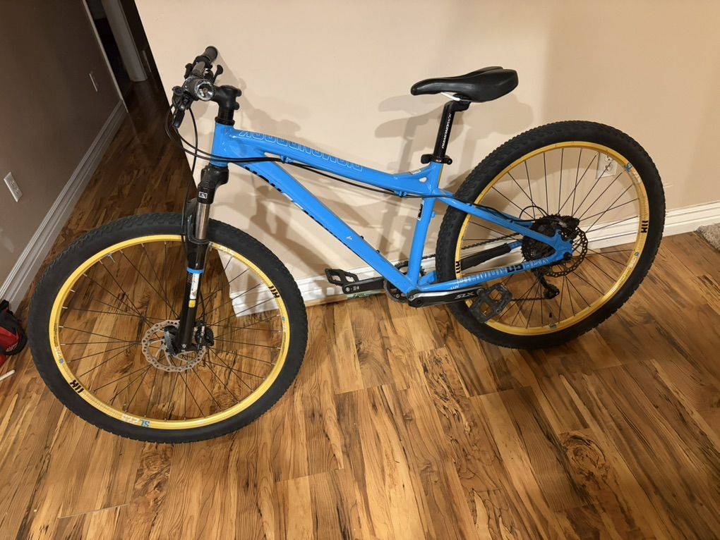 Diamondback Mountain Bike Size Small w/upgrades