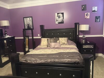 5 Piece Beautiful Queen Bedroom Set $1150.00 or offer