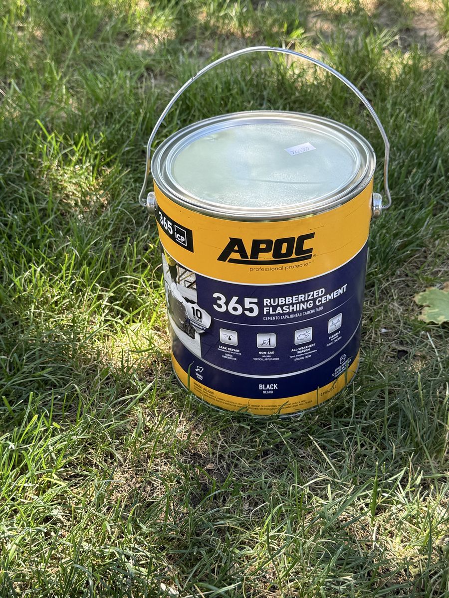 APOC 365 Rubberized Flashing Cement Black 0.9 Gallon