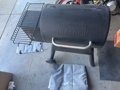 TRAEGER Pellet Grill Smoker, Black, Digital Temp Control with Insulation Blanket