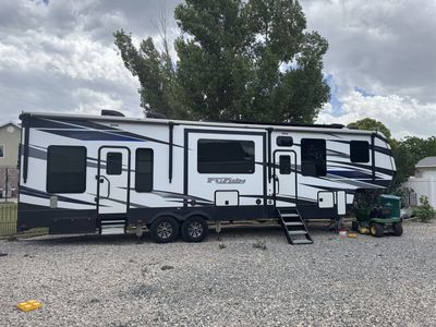 2019 fuzion 39’