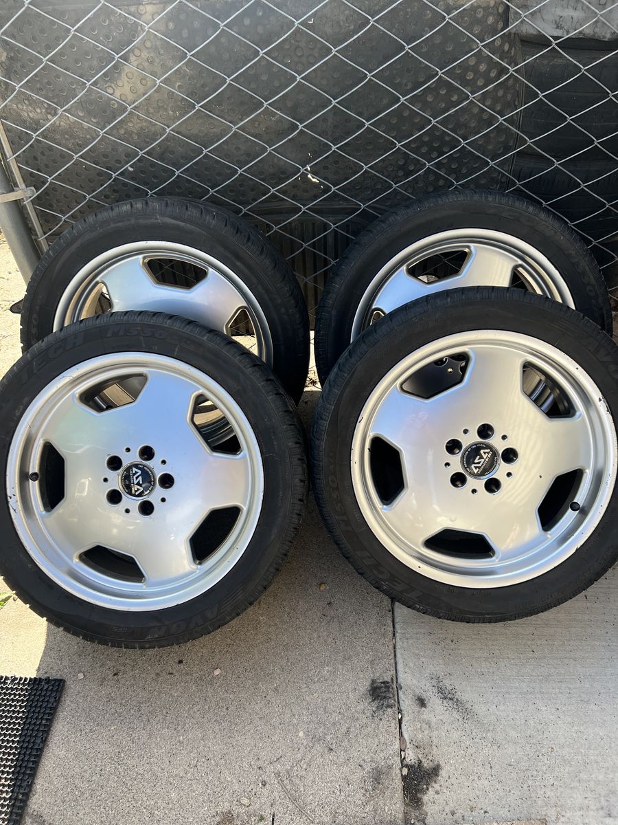 Set of wheels with tires