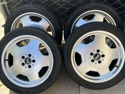 Set of wheels with tires