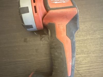 Milwaukee M12 LED Work Light - Compact, Cordless Handheld Light