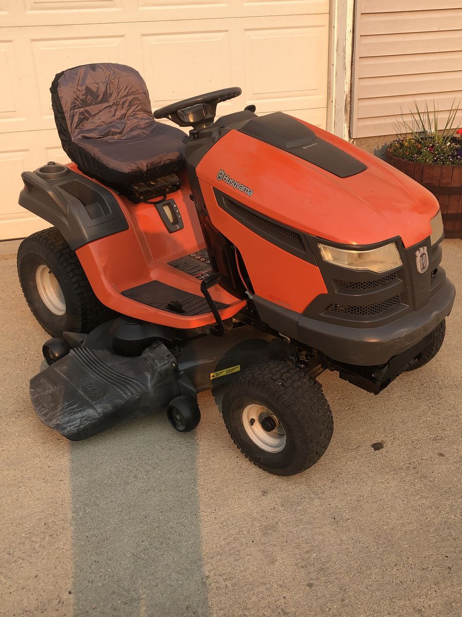 HUSQVARNA RIDING LAWNMOWER WITH THREE BLADE CUTTING DECK