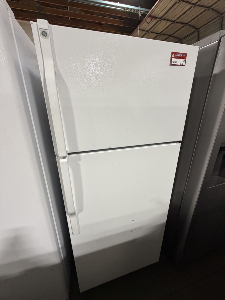DO NOT MISS THIS DEALS! GE TOP AND BOTTOM FRIDGE