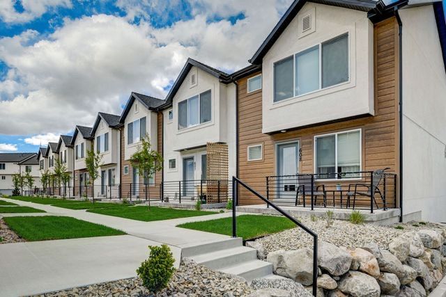 Madison Towns on 40th - 2 Bed 2.5 Bath Townhomes