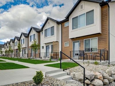 Madison Towns on 40th - 2 Bed 2.5 Bath Townhomes