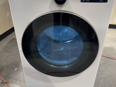 New scratch and dentLG 7.4cu.ft. Mega Capacity Smart Front Load GAS dryer