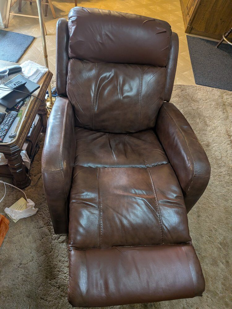 Electronic leather recliner