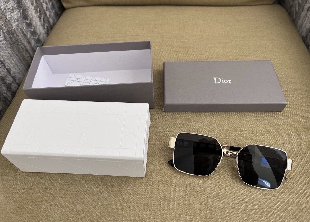 Christian Dior Women’s Oversized Square Black Lenses Sunglasses GOLD Frames “ VINTAGE “