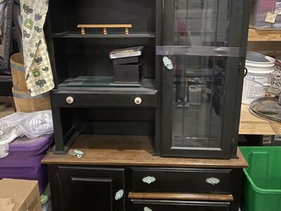 Black Hutch