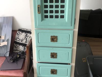 FOUR DRAWER WOOD SET OF DRAWERS