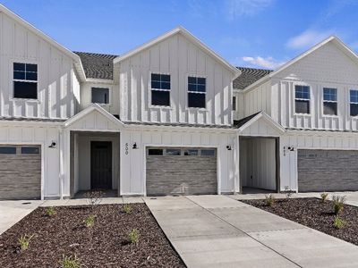 New Townhome w/back yard for rent