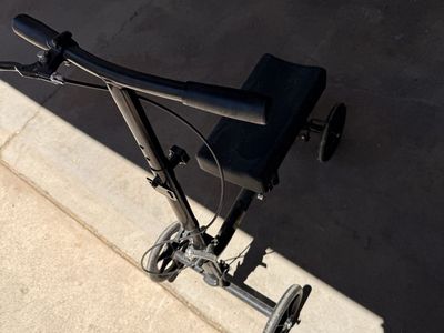 Knee scooter