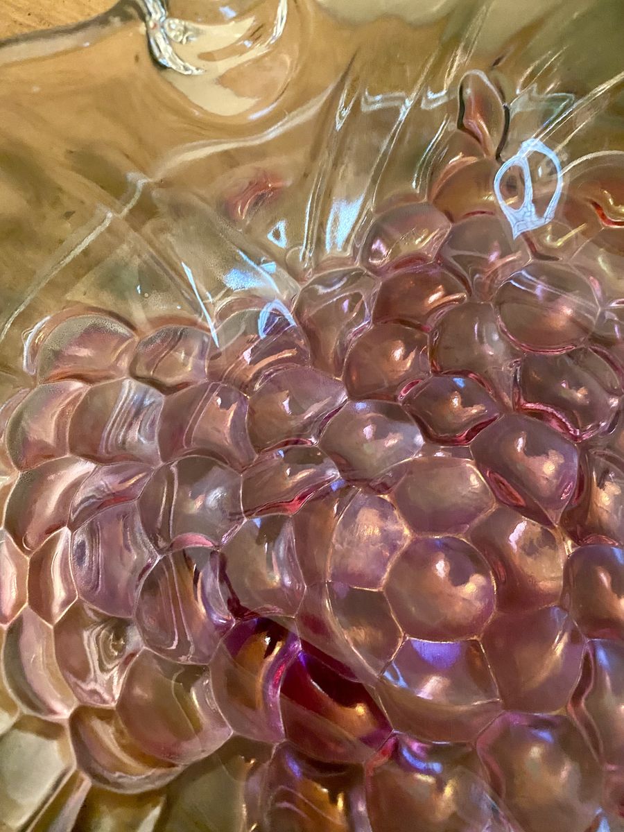 LIKE NEW!  Indiana Glass Iridescent Purple Grape Motif Bowl - Timeless Decorative Fruit Dish or Centerpiece - C PIX