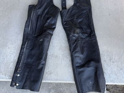 Leather motorcycle chaps