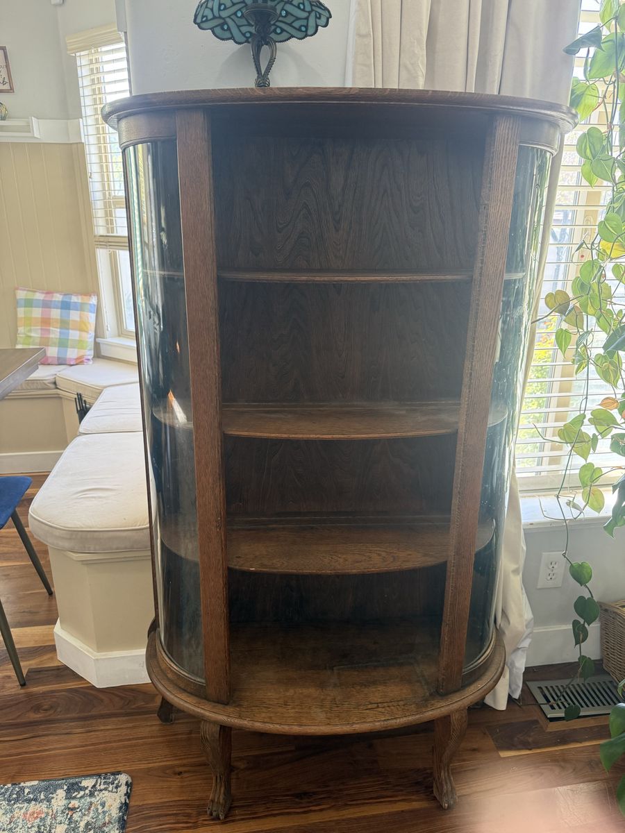 Beautiful antique curio and perfect condition from