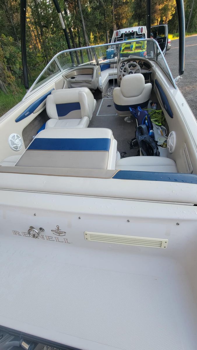 2001 Reinall Boat