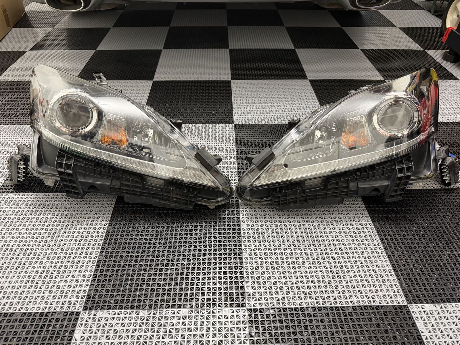 2011 LEXUS IS250 / IS350 / ISF OEM HEADLIGHTS