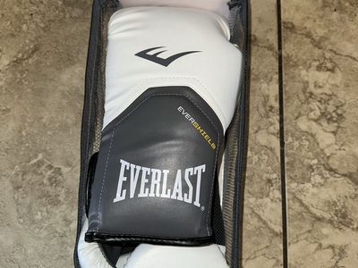 EVERLAST Boxing Gloves 12oz