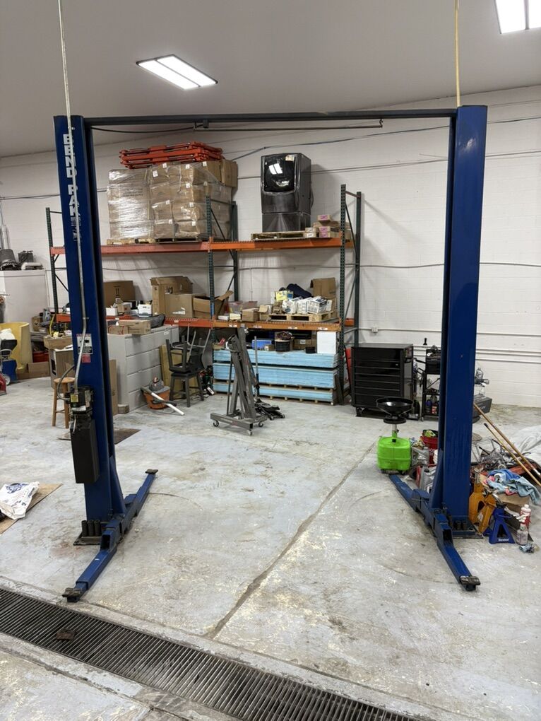 9000lb Two Post Bend Pack Lift